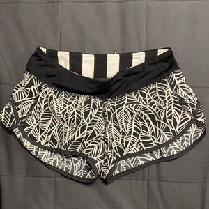 Lululemon speed shorts size 6 with inner liner